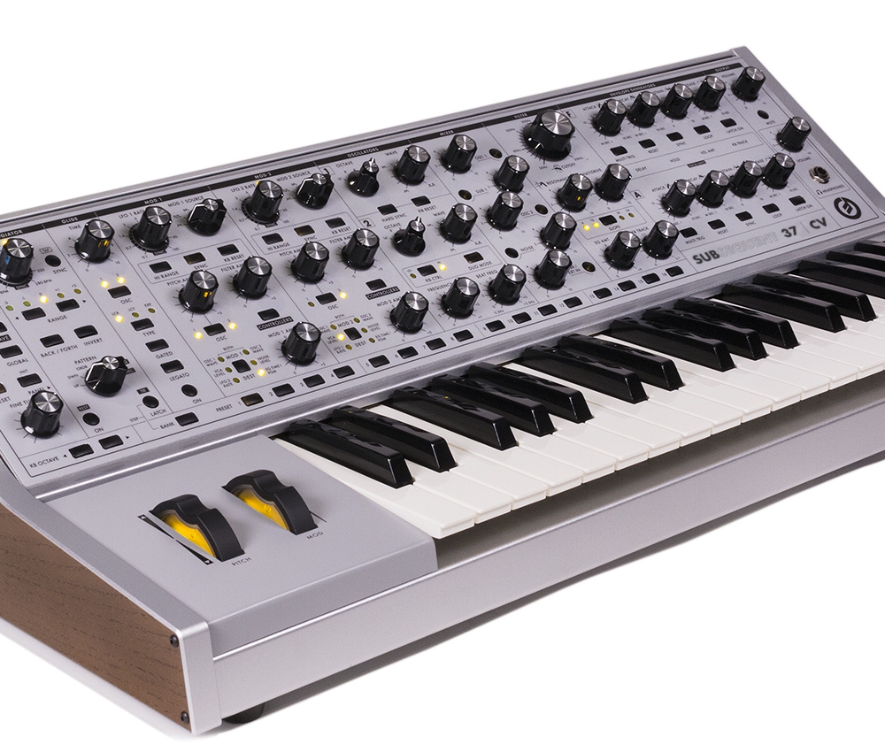     Moog Subsequent 37 CV